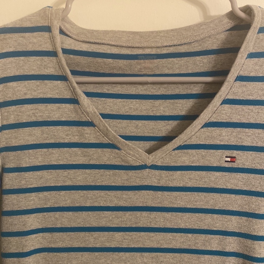 Tommy Hilfiger Ladies long-sleeve top. Pre-owned and in good condition.